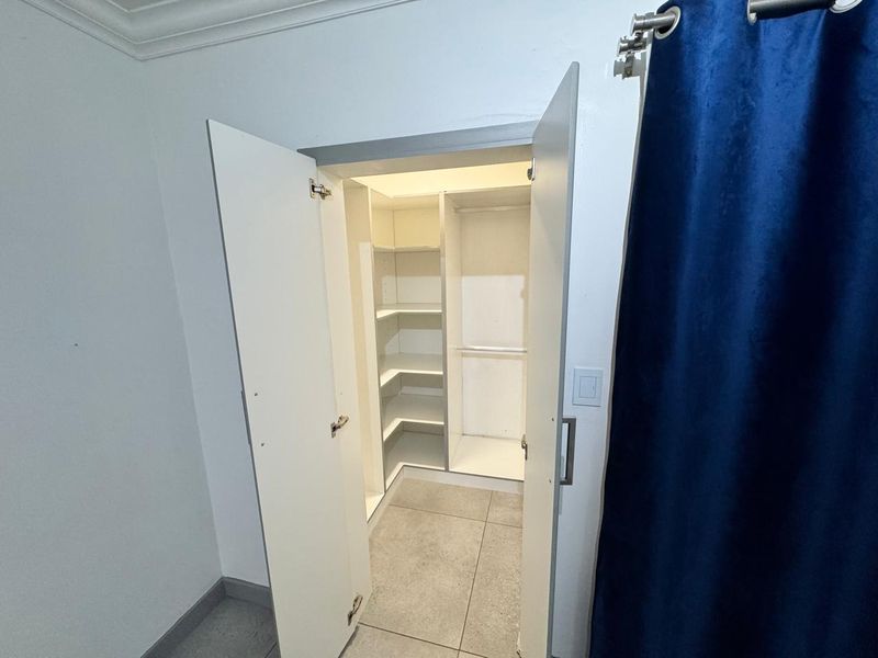 Elegant Lakefield Living: Ground Floor Gem Awaits! - Photo 10