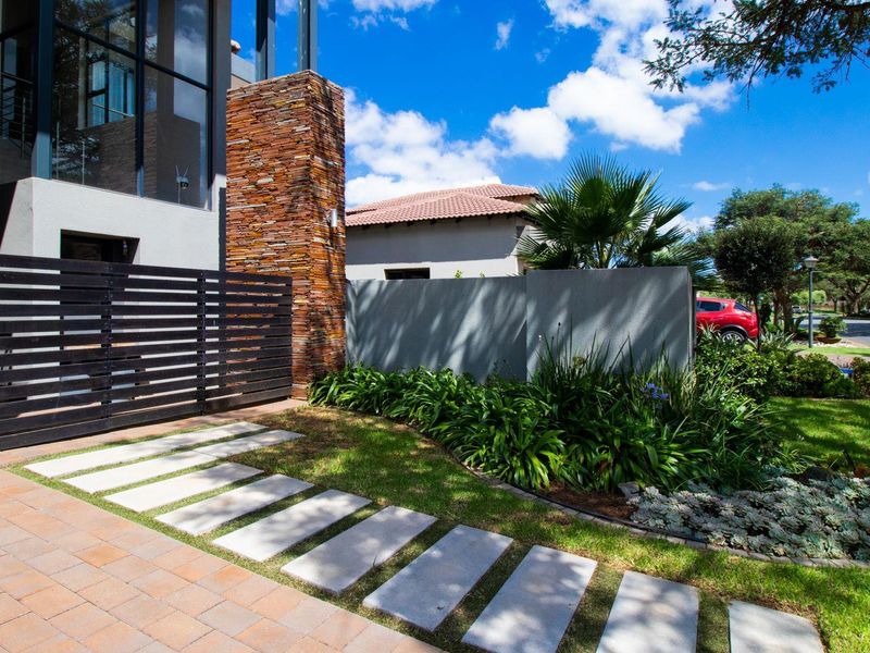 Exclusive La Como Estate: A Lifestyle of Elegance! - Photo 4