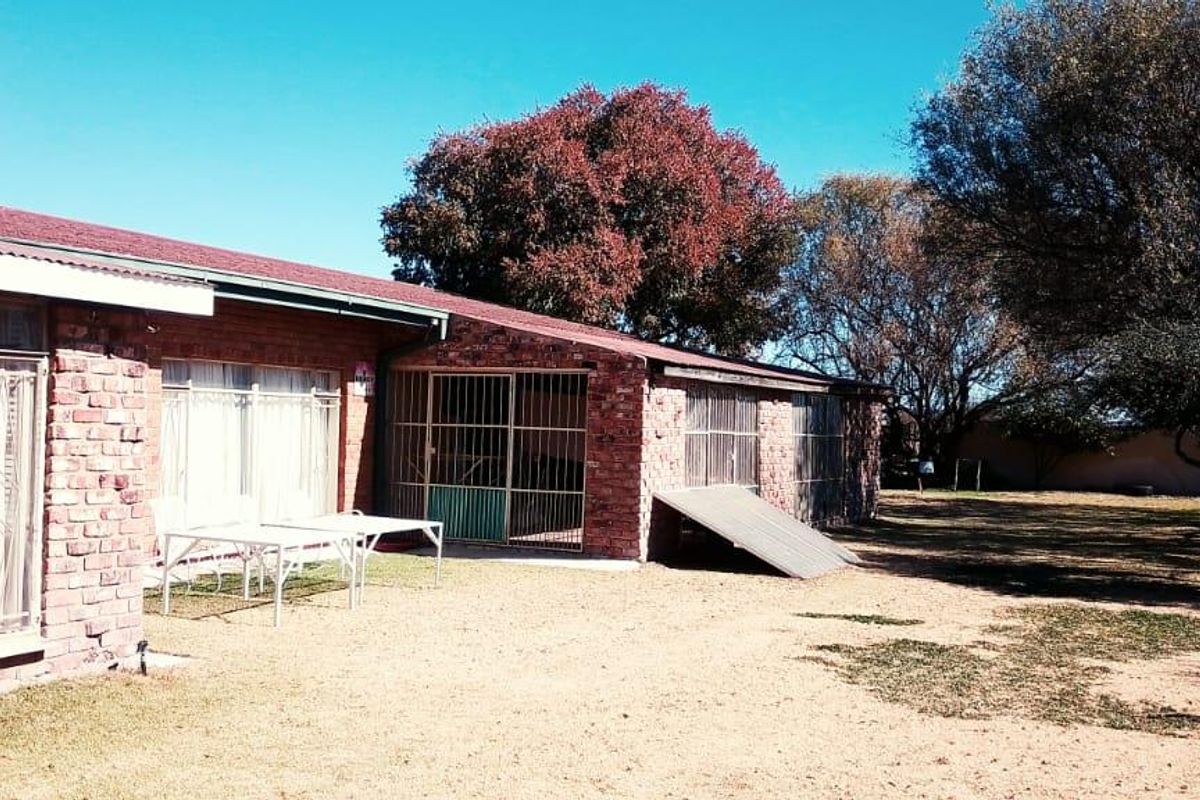 ENDLESS POTENSIAL.TWO HOUSES.TWO FLATS,4 ROOMS FOR RENT. - Photo 2