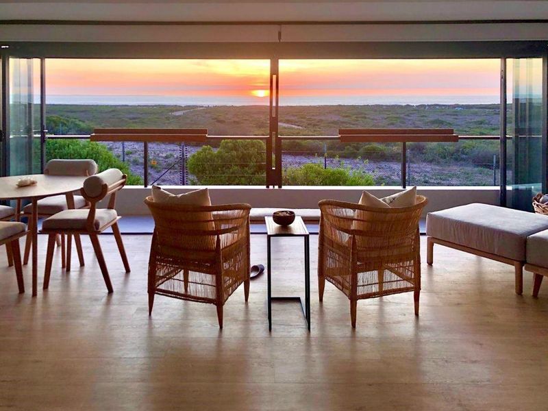 Luxury Coastal Living with Ocean & Mountain Views - Fully Furnished - Photo 4