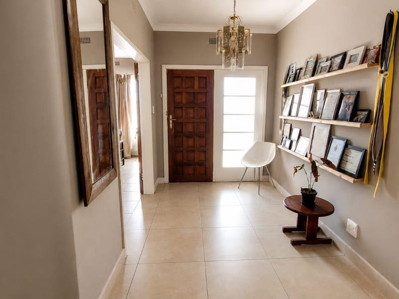 Family-Friendly Home with 3-bedrooms & spacious yard ! - Photo 4