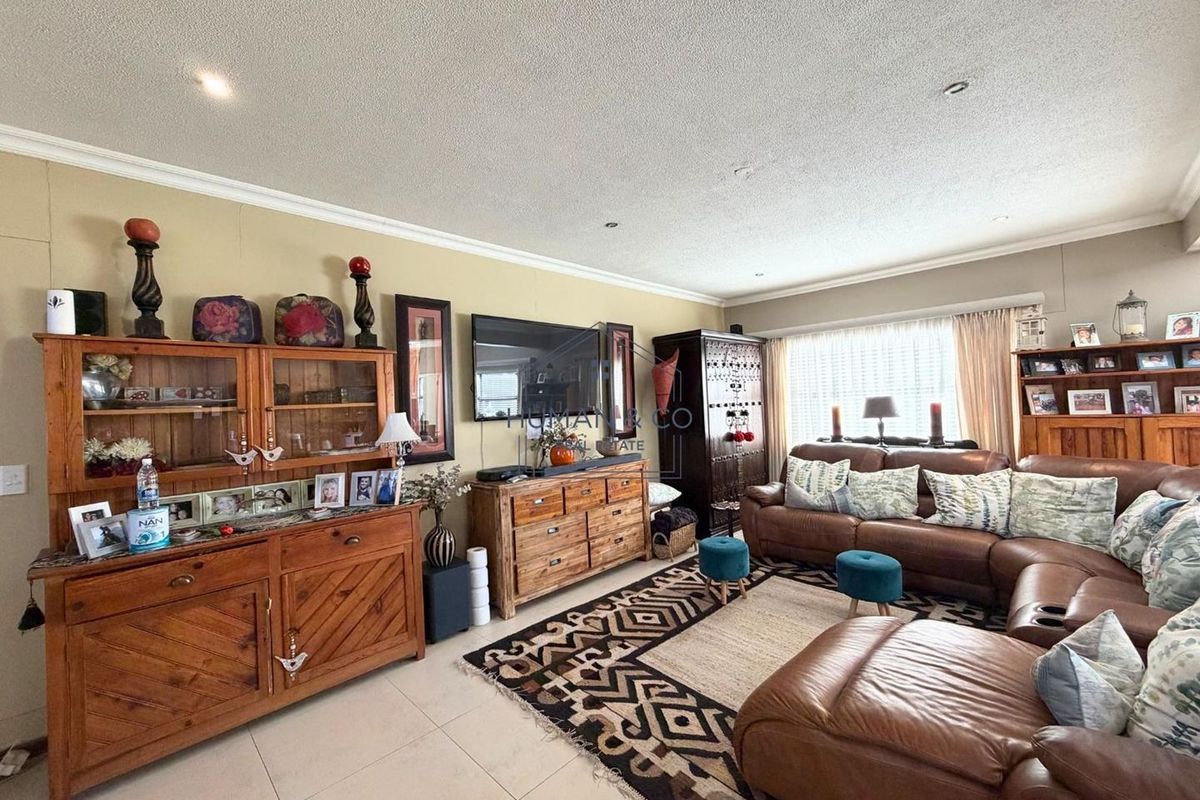 Modern 3-bedroom home in Fairway Estate - Photo 5
