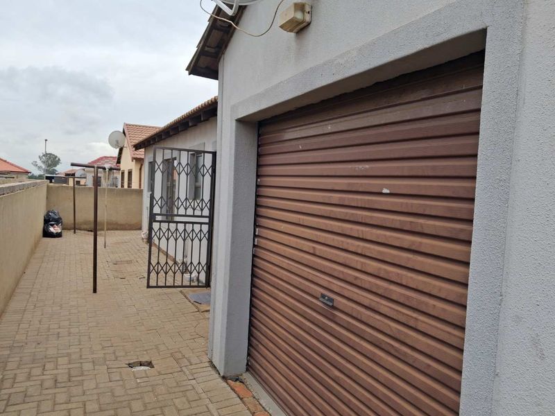 3 Bedroom House For Sale in Vanderbijlpark CE7 - Photo 3