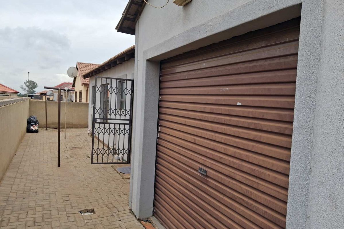 3 Bedroom House For Sale in Vanderbijlpark CE7 - Photo 3