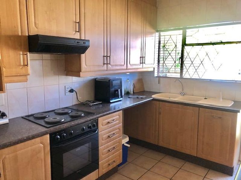 3-Bedroom Home for Sale in Verwoerdpark! - Photo 2