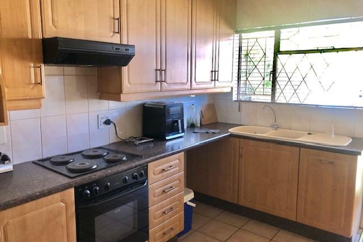 3-Bedroom Home for Sale in Verwoerdpark! - Photo 2