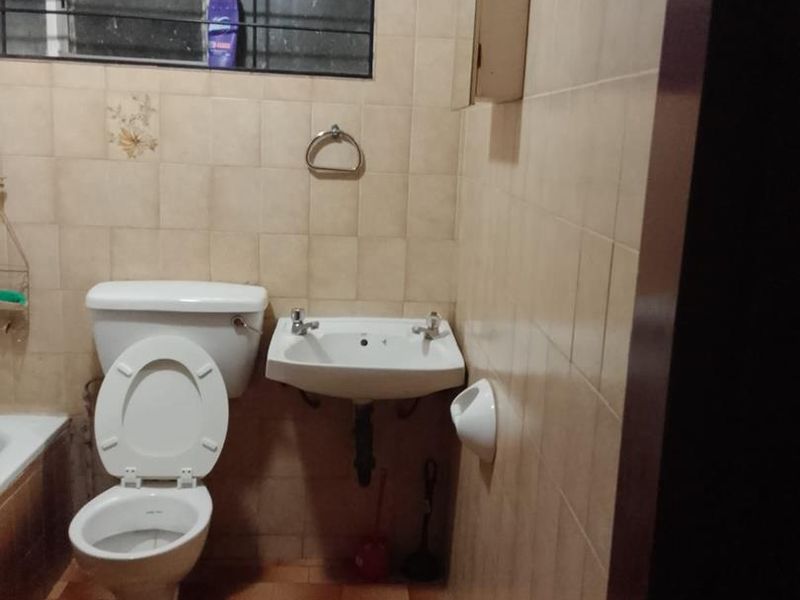 NEAT SPACIOUS 2 BED FLAT IN SILV - Photo 7