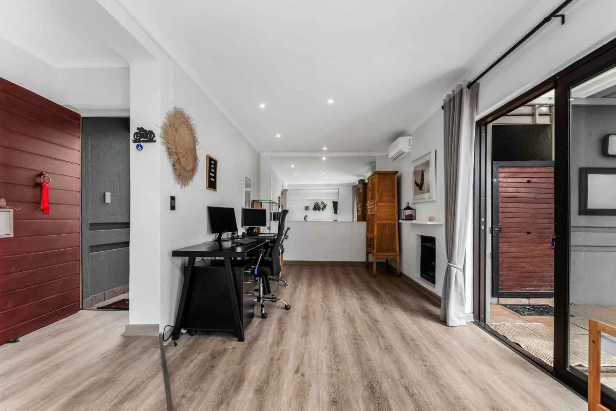 We all want light, bright and new in a home – THIS ONE IS ALL OF THIS AND MORE. - Photo 5