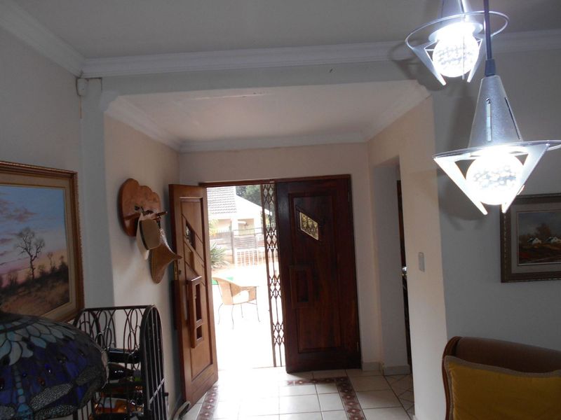 OWN YOUR DREAM WITH THIS LOVELY 4 BEDROOM FAMILY HOME!! - Photo 10