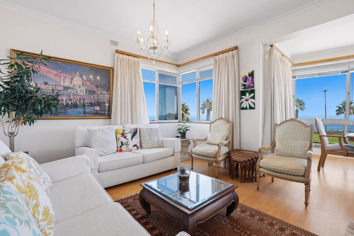 Expansive Frontline Apartment with Spectacular Promenade and Ocean Views - Photo 2