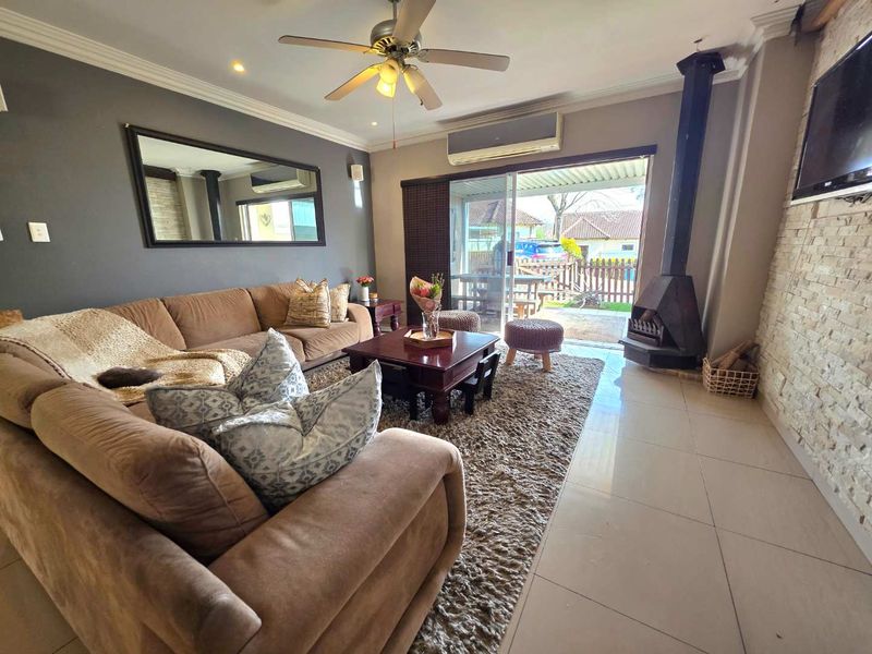 Single Storey, 3 Bedroom Townhouse in Aintree Lane For Sale - Photo 4