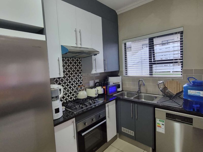 Exquisite 3 Bedroom Townhouse In Baysville - Photo 3