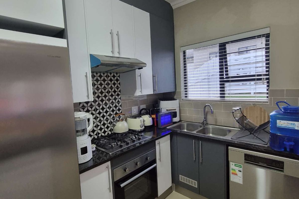 Exquisite 3 Bedroom Townhouse In Baysville - Photo 3