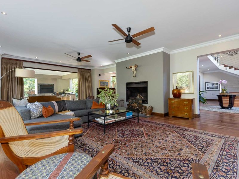 PRESTIGIOUS, HIGH-END TROPHY RESIDENCE IN A SERENE AND PEACEFUL LOCATION - Photo 4