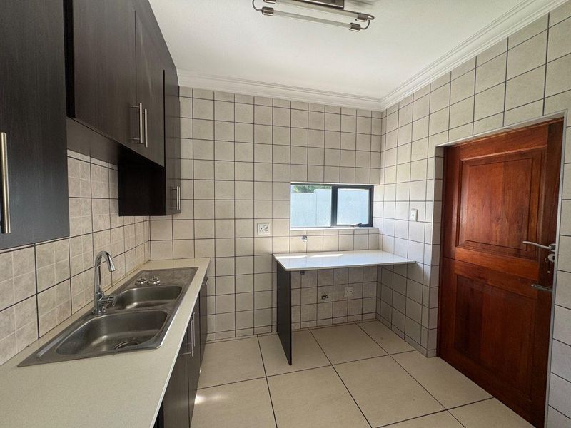 Modern 4-Bedroom Family Home with Staff Quarters in Midstream Hill - Photo 7