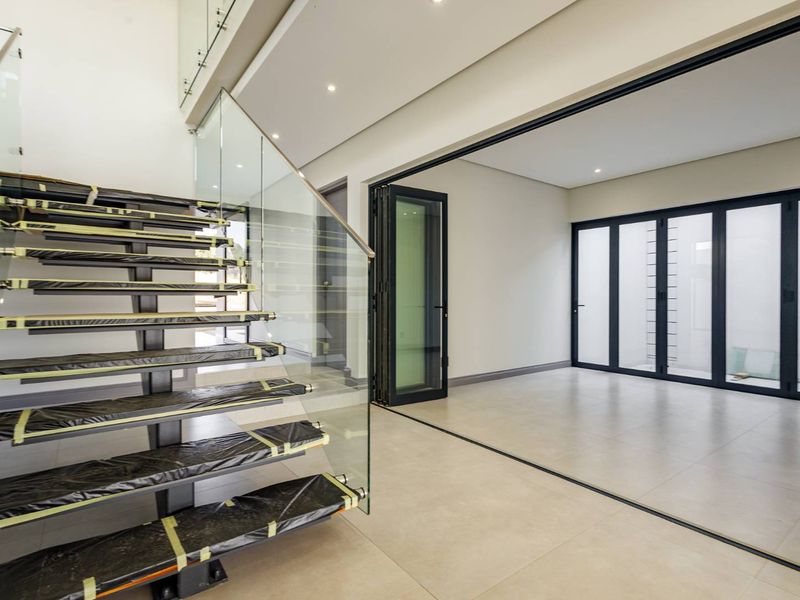 Where Estate Luxury Meets Modern Elegance - Photo 3