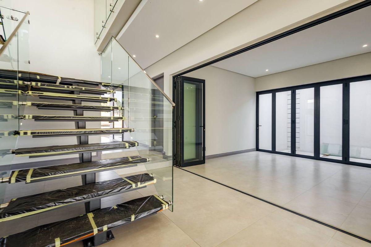 Where Estate Luxury Meets Modern Elegance - Photo 3