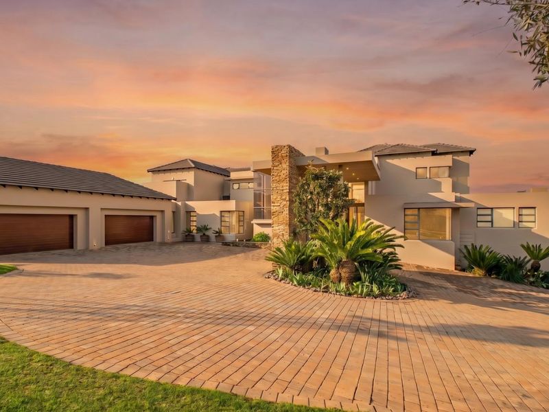 Luxurious Eco-Friendly Estate with Unparalleled Features - Photo 2