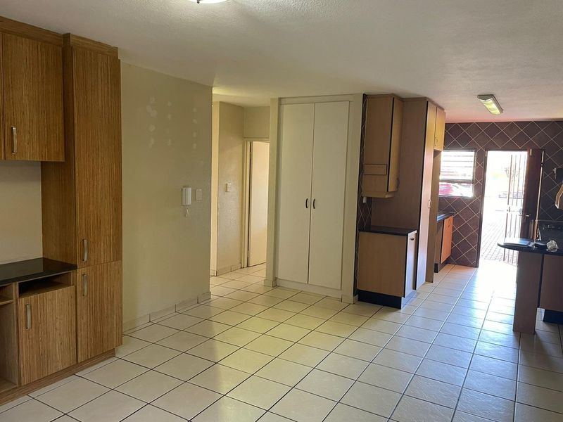Ground Floor Unit NOT PET FRIENDLY - Photo 3