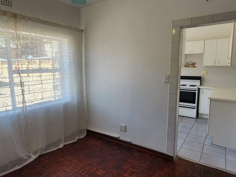 Neat 3 bedroom townhouse with garden - Benoni Central - Not pet friendly - Photo 9