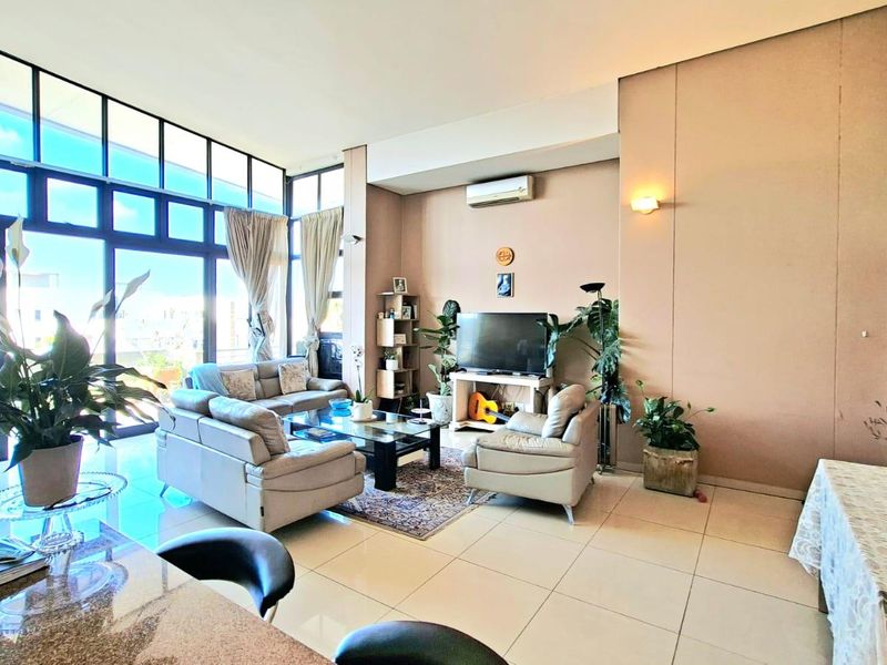 Spacious Bedford Centre Apartment – Prime Position, Exceptional Potential! - Photo 4