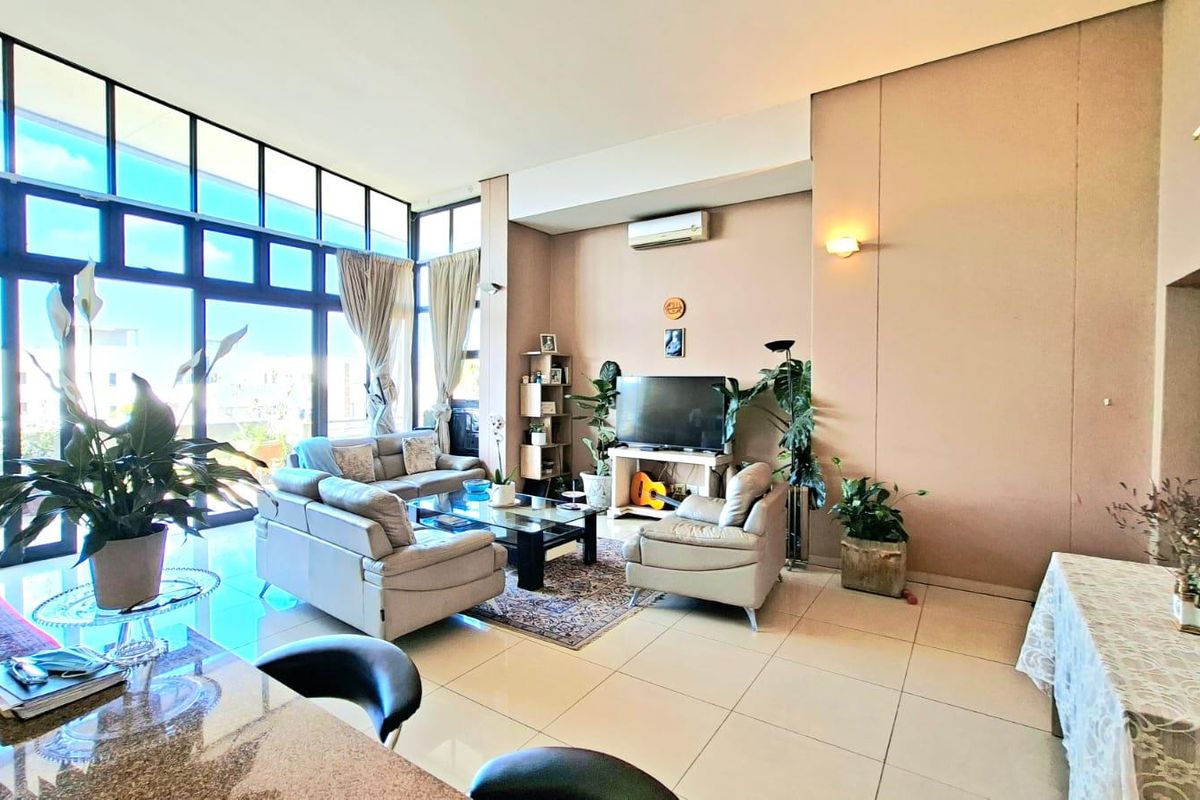 Spacious Bedford Centre Apartment – Prime Position, Exceptional Potential! - Photo 4