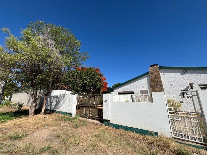 Erf 386 – A Renovator’s Dream With Massive Potential - Photo 2