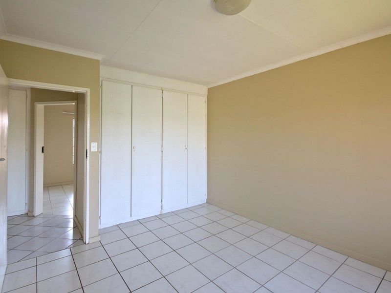 First-floor, 2 bed 1 bath unit in Faerie Glen - Photo 8