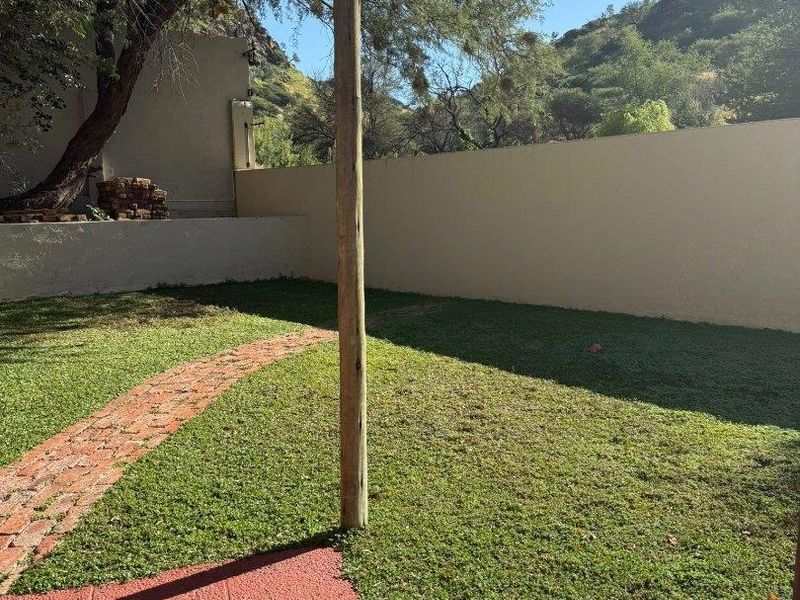 Beautiful 5 bedroom house for sale in Ludwigsdorf Klein Windhoek - Photo 4