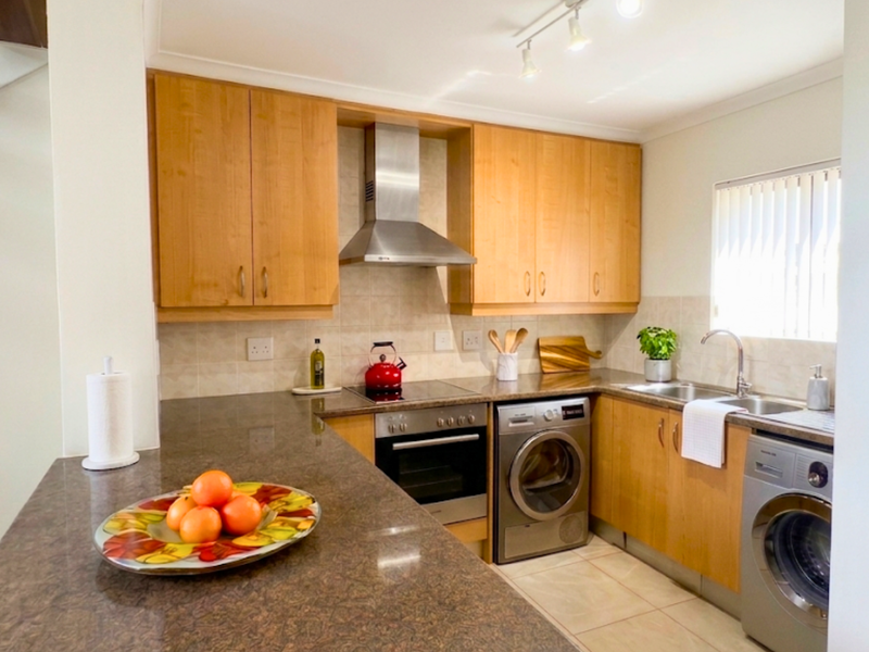 Charming 3-Bedroom Apartment at The Plum, Hyde Park - Photo 2