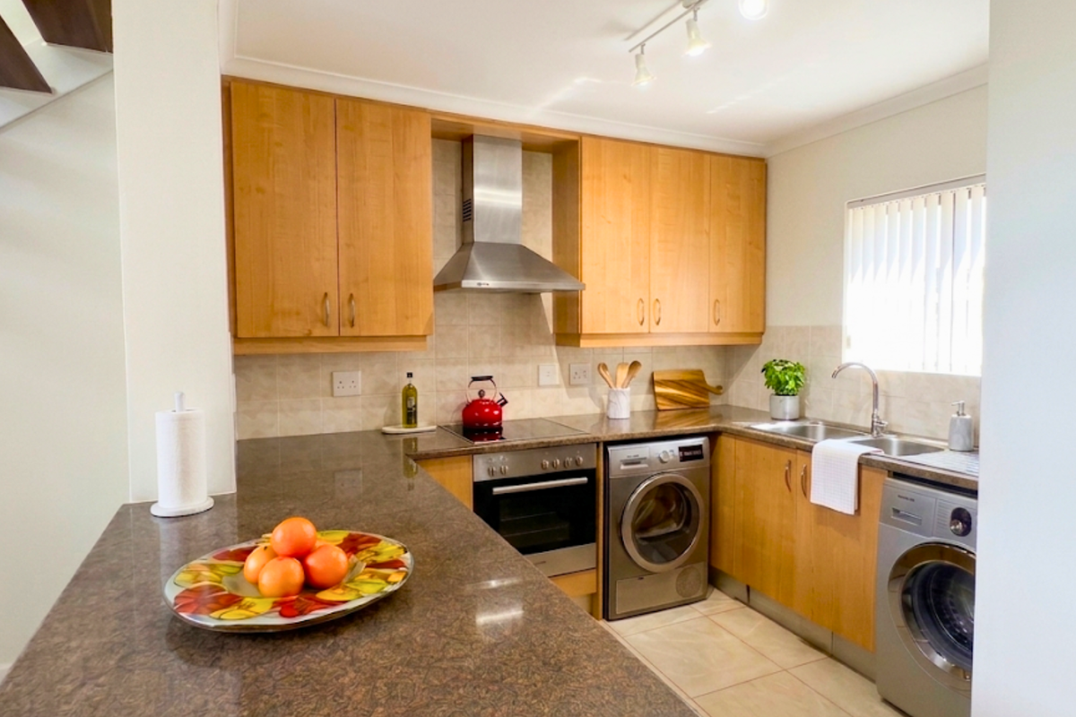 Charming 3-Bedroom Apartment at The Plum, Hyde Park - Photo 2