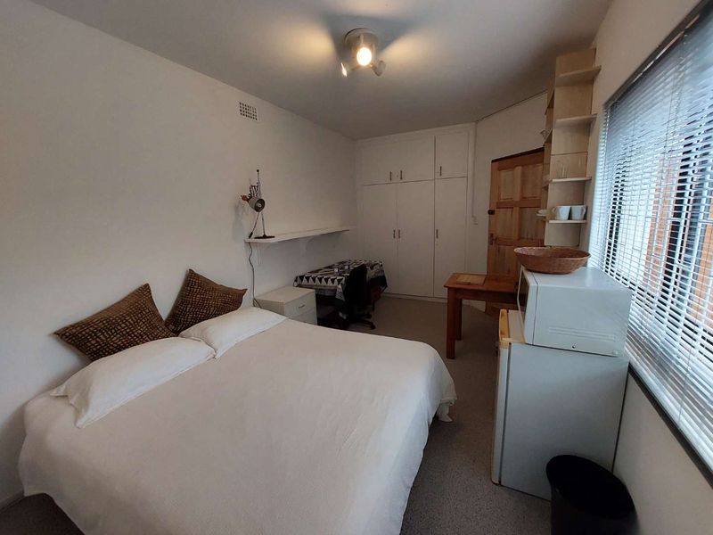 1 Bedroom Bachelor Pad In Newlands - Photo 3