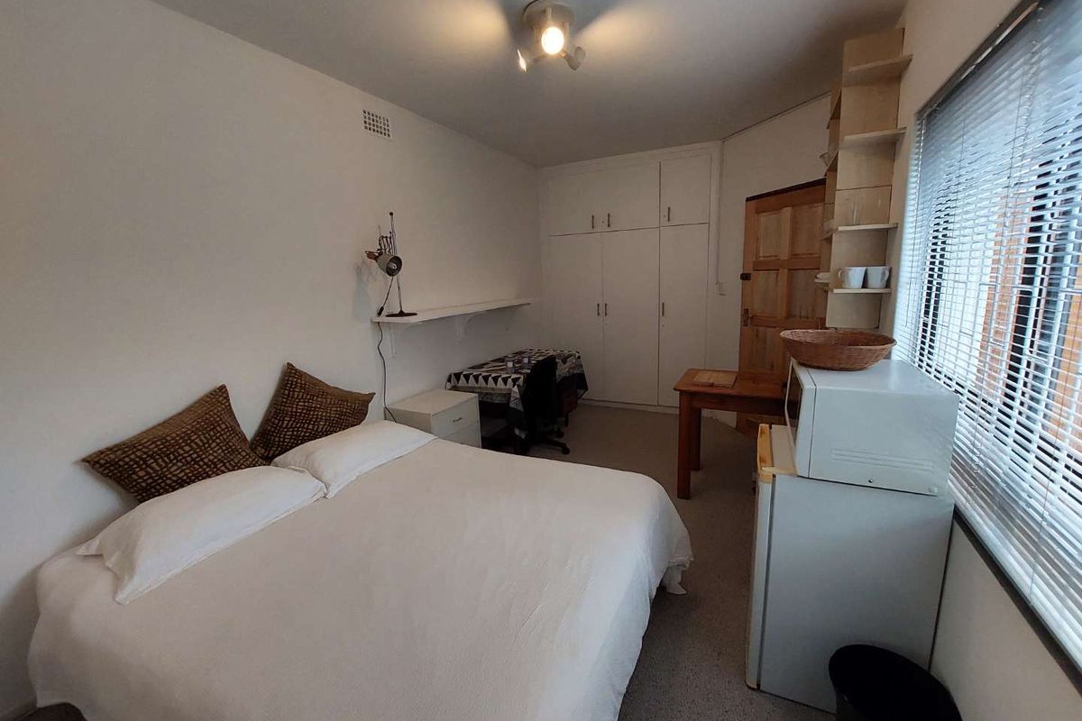 1 Bedroom Bachelor Pad In Newlands - Photo 3
