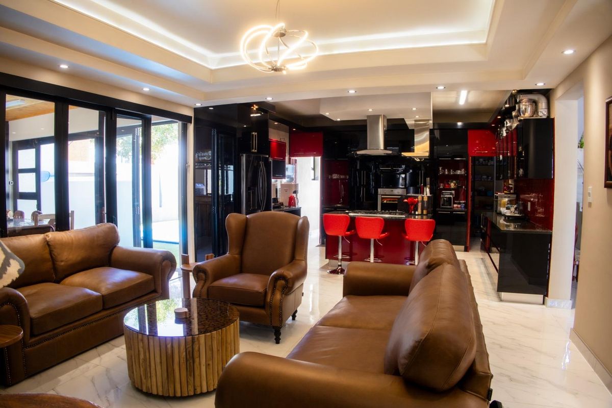 For Sale Family Home with a big yard in Kleine Kuppe - Photo 4