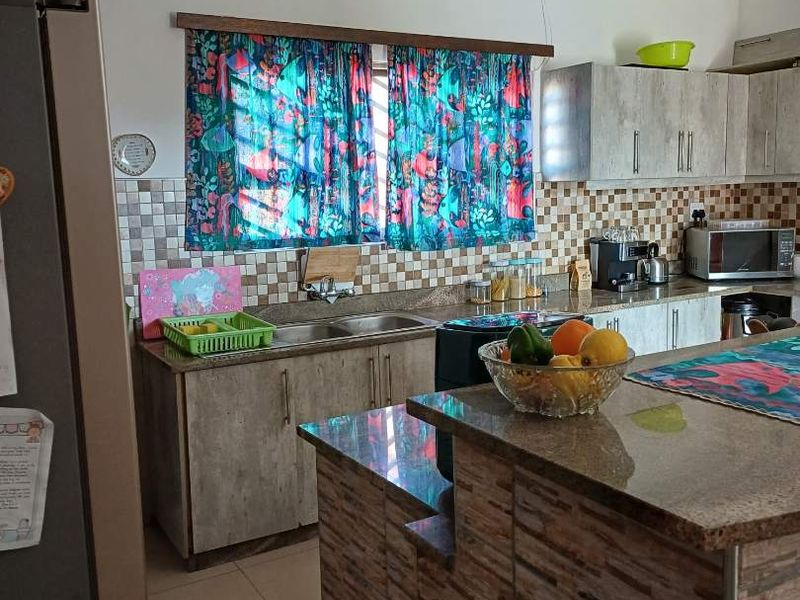 Family Home with Flat close to Duneside School and Dunesmall - Photo 2