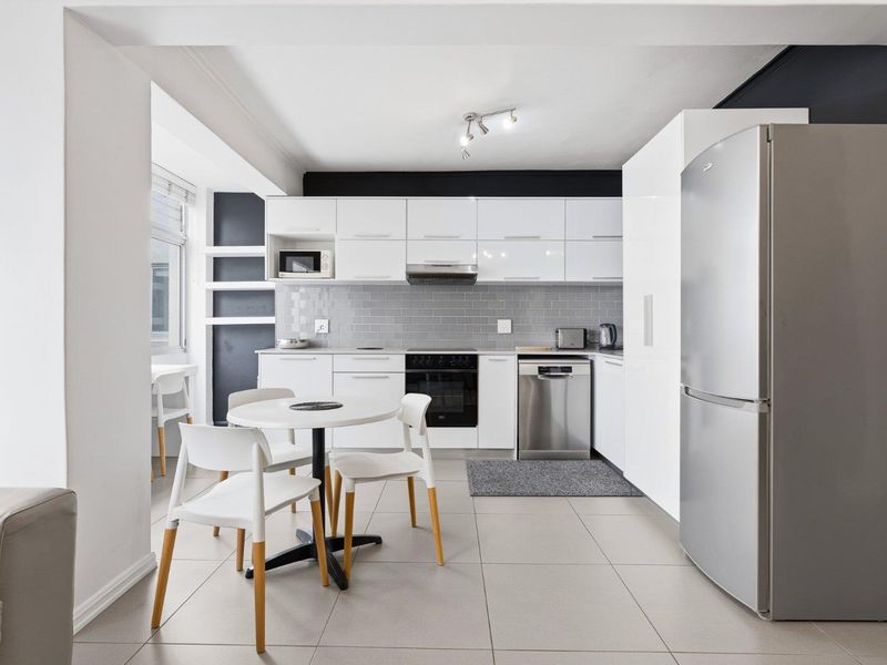 Prime location on Beach Road in Mouille Point - Photo 3