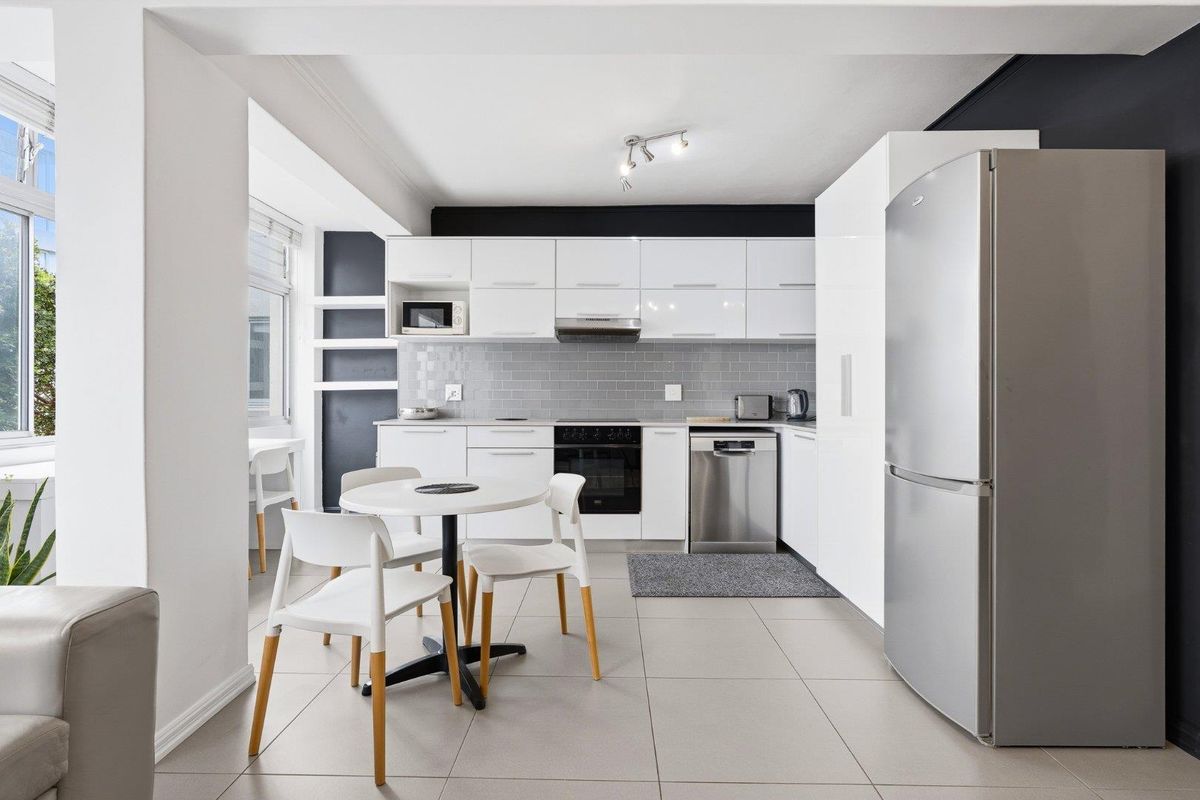 Prime location on Beach Road in Mouille Point - Photo 3
