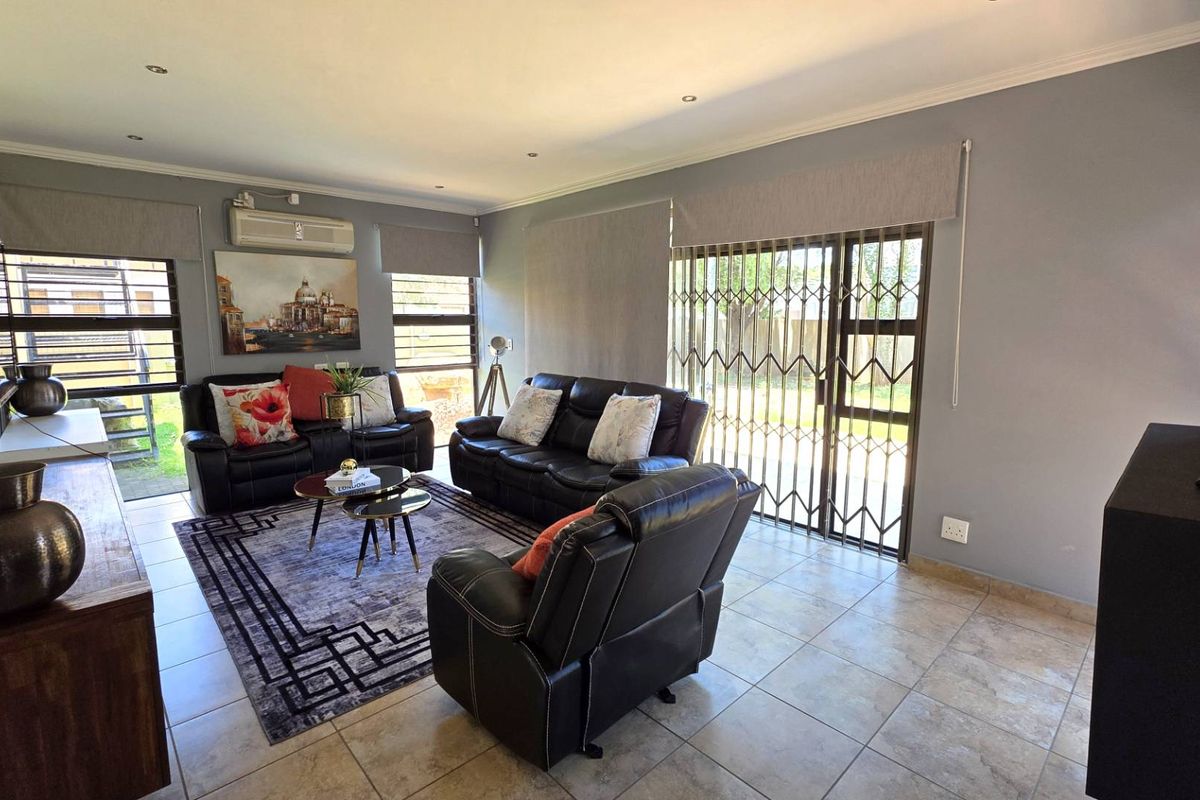 4 Bedroom 3.5 Bathroom Double Storey Family Home in Leloko - Photo 3