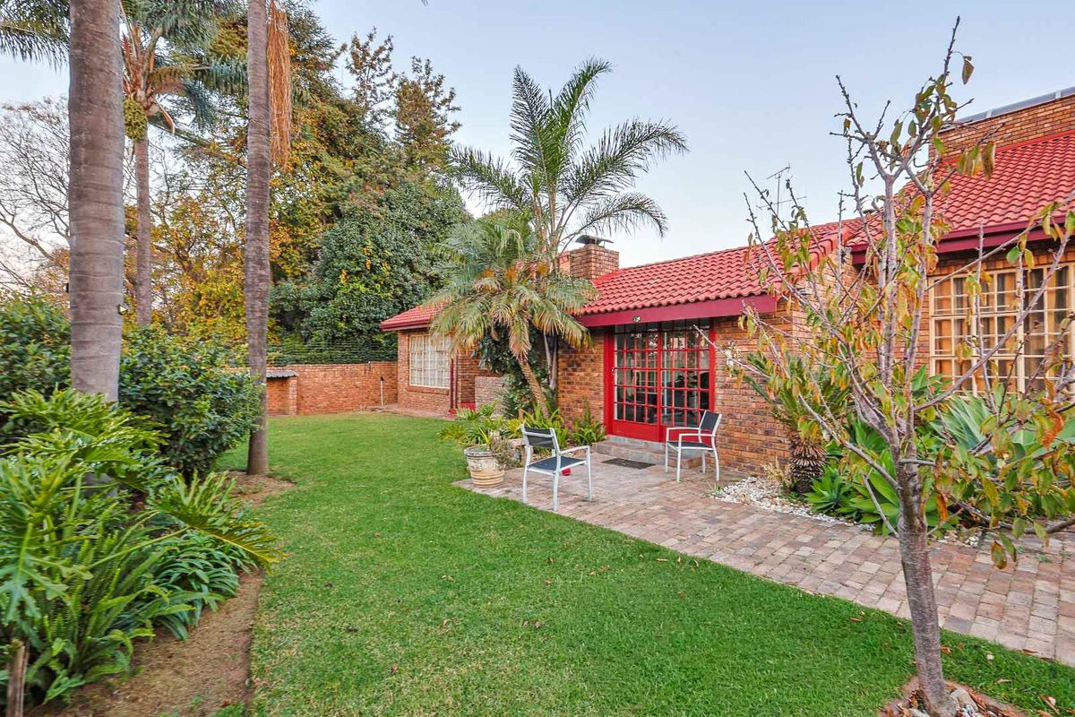 Versatile Family Haven with Flatlet & Business Rights - Photo 3