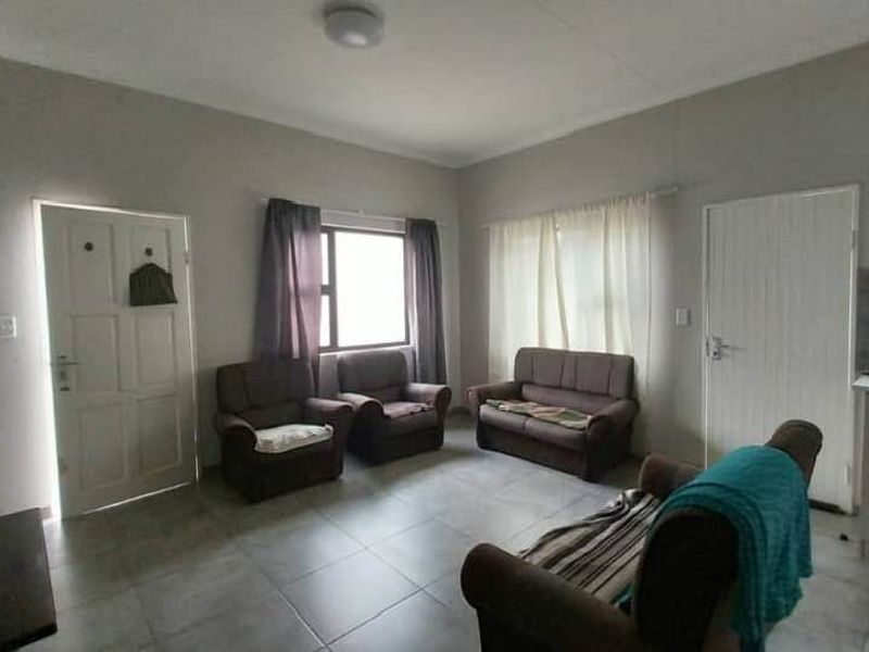 Osona Village Home: Cozy Living at N$660K! - Photo 3