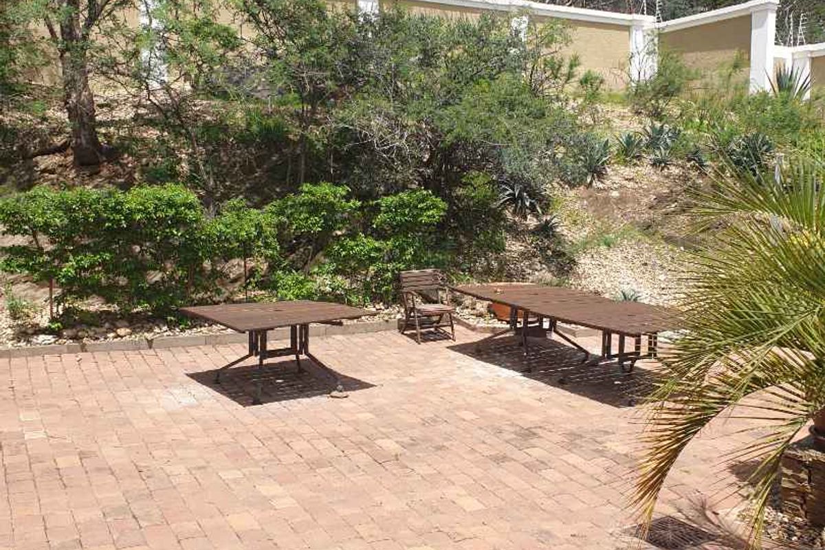 MID CENTURY STYLE OFFICES FOR SALE - Photo 4