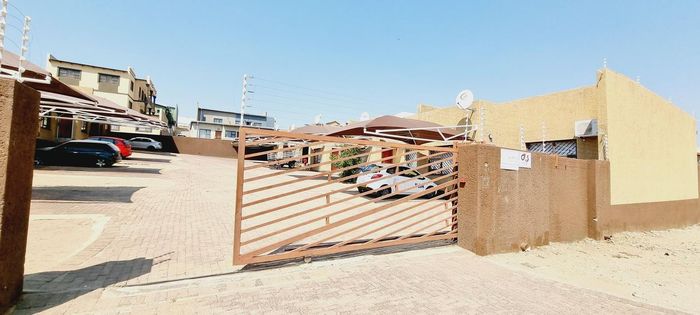 Property #2565137, Townhouse For Sale in Otjomuise