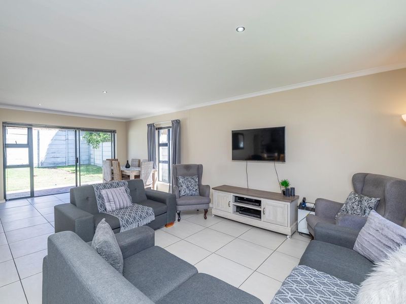 Modern and Refined - Solè Country Estate - Photo 3