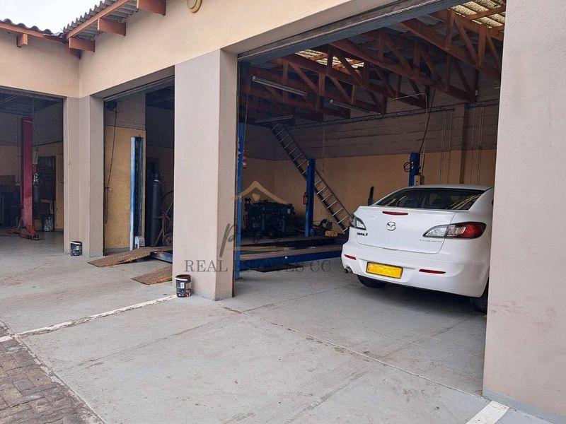 Business premises for sale in  CBD area in Walvis Bay - Photo 2