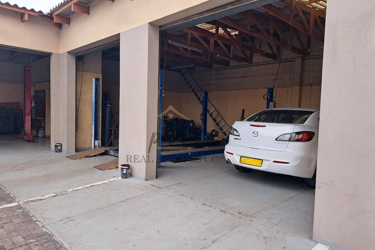 Business premises for sale in  CBD area in Walvis Bay - Photo 2