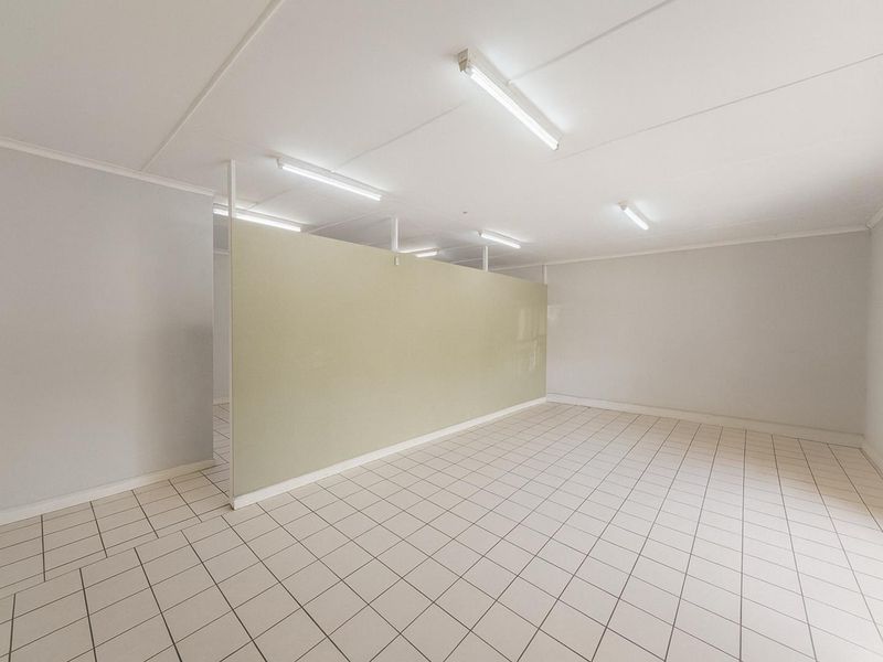 Prime Commercial Space to Rent – 76sqm | Ideal Location | Your Blank Canvas Awaits - Photo 3