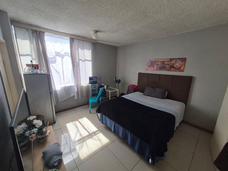 2.5 apartment for sale in Sunnyside - Photo 1