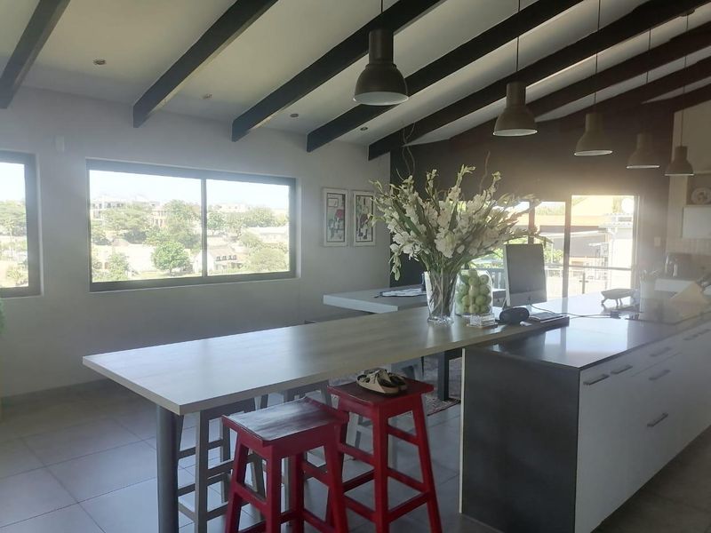 Modern Hillside Luxury with Panoramic Views in Erospark, Windhoek - Photo 7