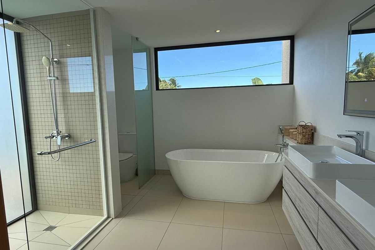 Coastal Family Living in the Heart of Péreybère - Photo 4