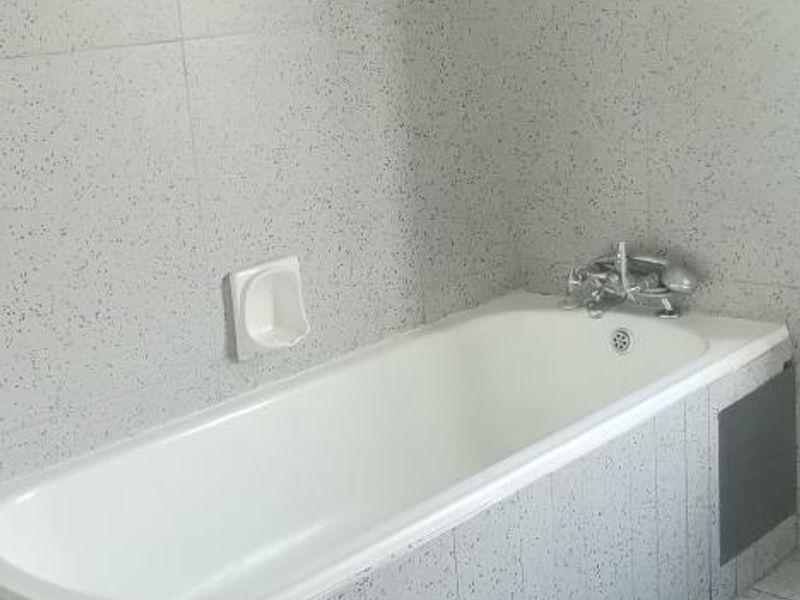 TWO BEDROOM FLAT AVAILABLE IN SUNNYSIDE -1 AUGUST 2026. - Photo 2